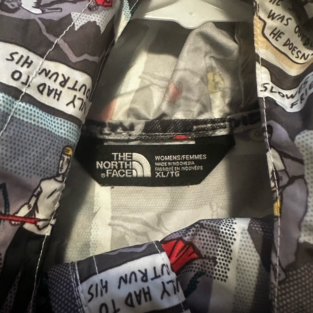 The North Face Comic Windbreaker - Picture 5 of 5